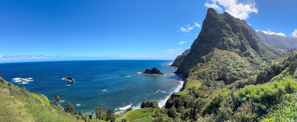 Blick vom Miradouro de São Cristovão auf die Nordküste Madeiras