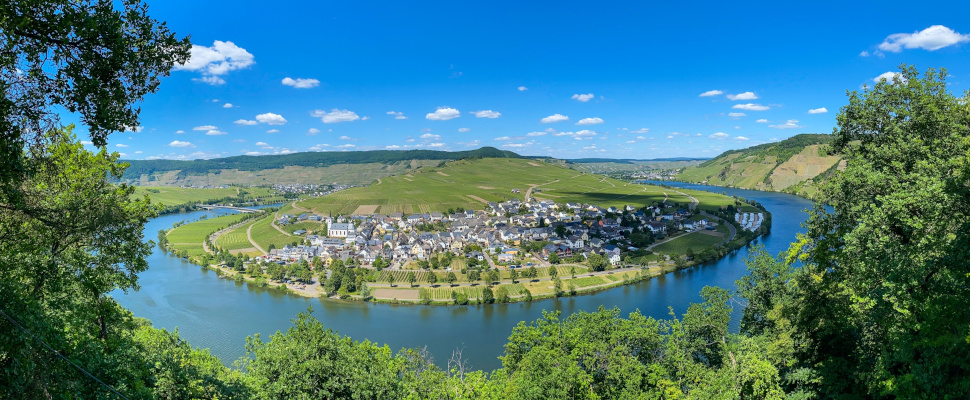 Hier der Ausblick der sich am Minheimer Kreuz bietet.